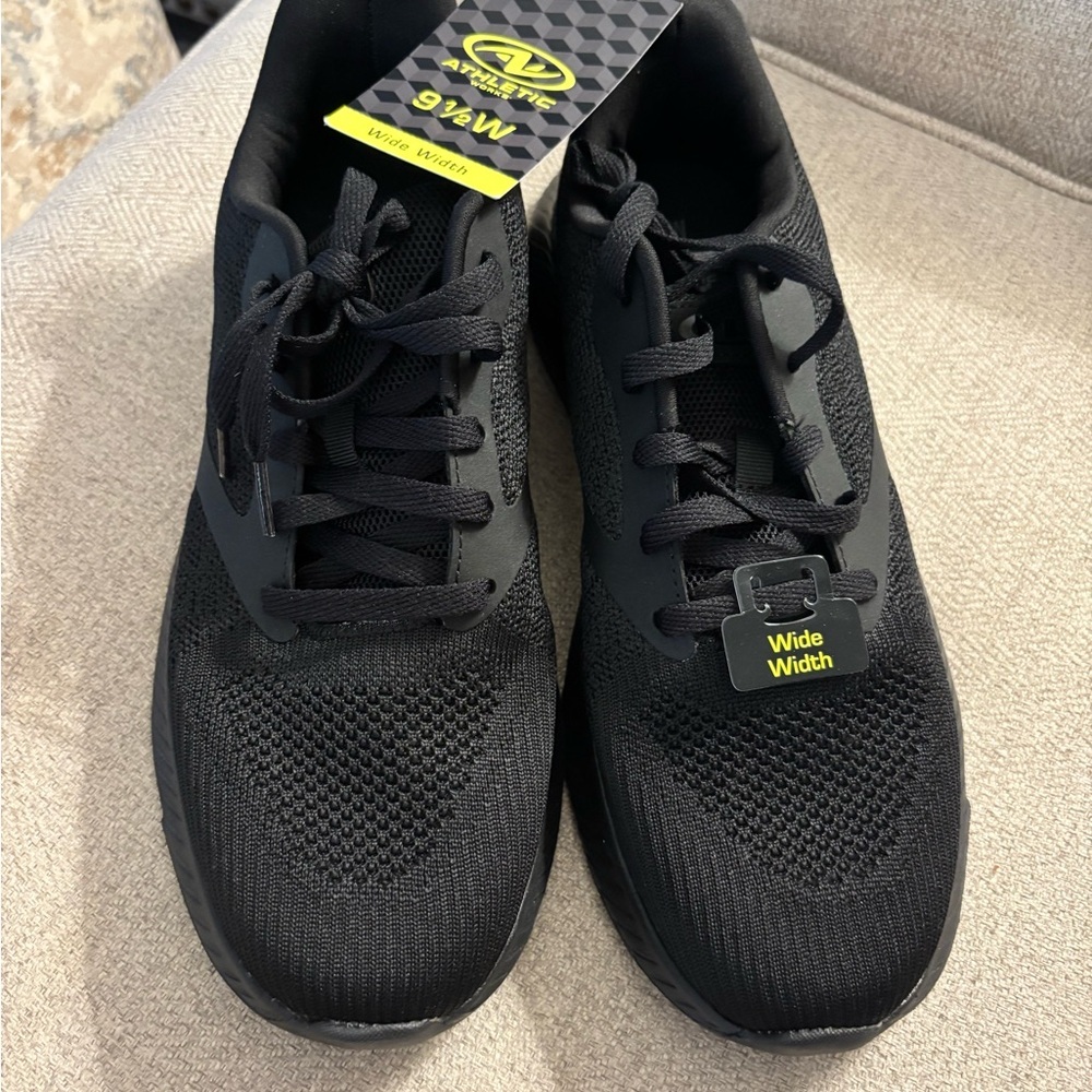 Athletic Works Black Wide Width Athletic Sneakers Sz 9.5 W